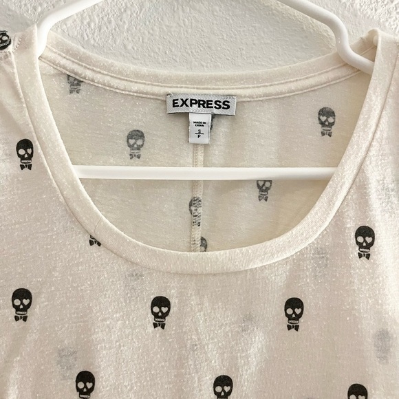 Express Skull With Bowtie Mini Print Graphic Tee Shirt Size Small - Picture 5 of 5